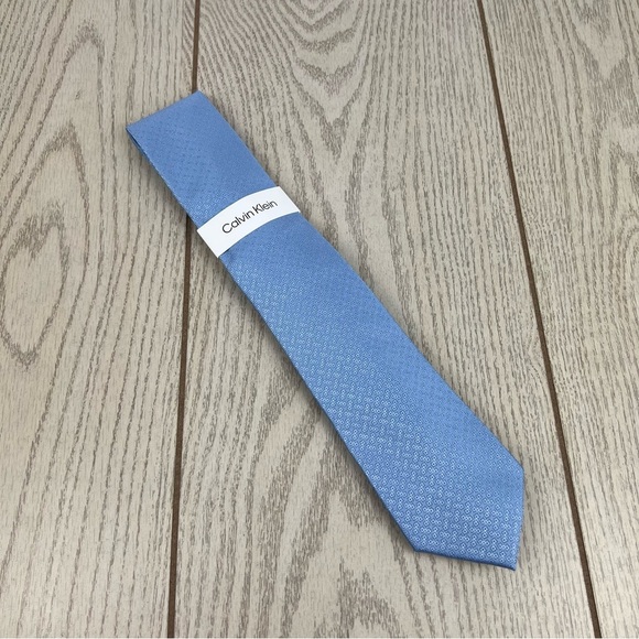 582 Calvin Klein Tie 432 Blue Pattern CK21100202 MSRP $69.50 - Picture 1 of 5